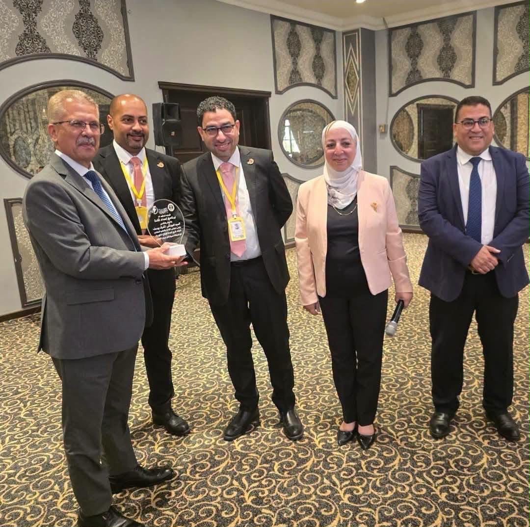 في أجواء مليئة بالاحترام و الود و المحبة استقبل السيد المهندس/ أشرف أحمد محمد يوسف رئيس مجلس الإدارة والعضوالمنتدب وفد إعداد القادة الدفعة ٤٢